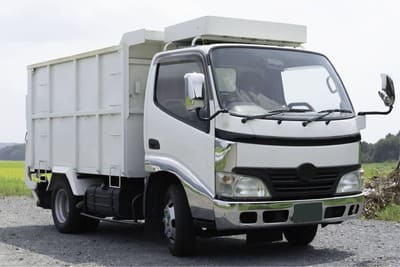 片付けに使用するトラックのイメージ